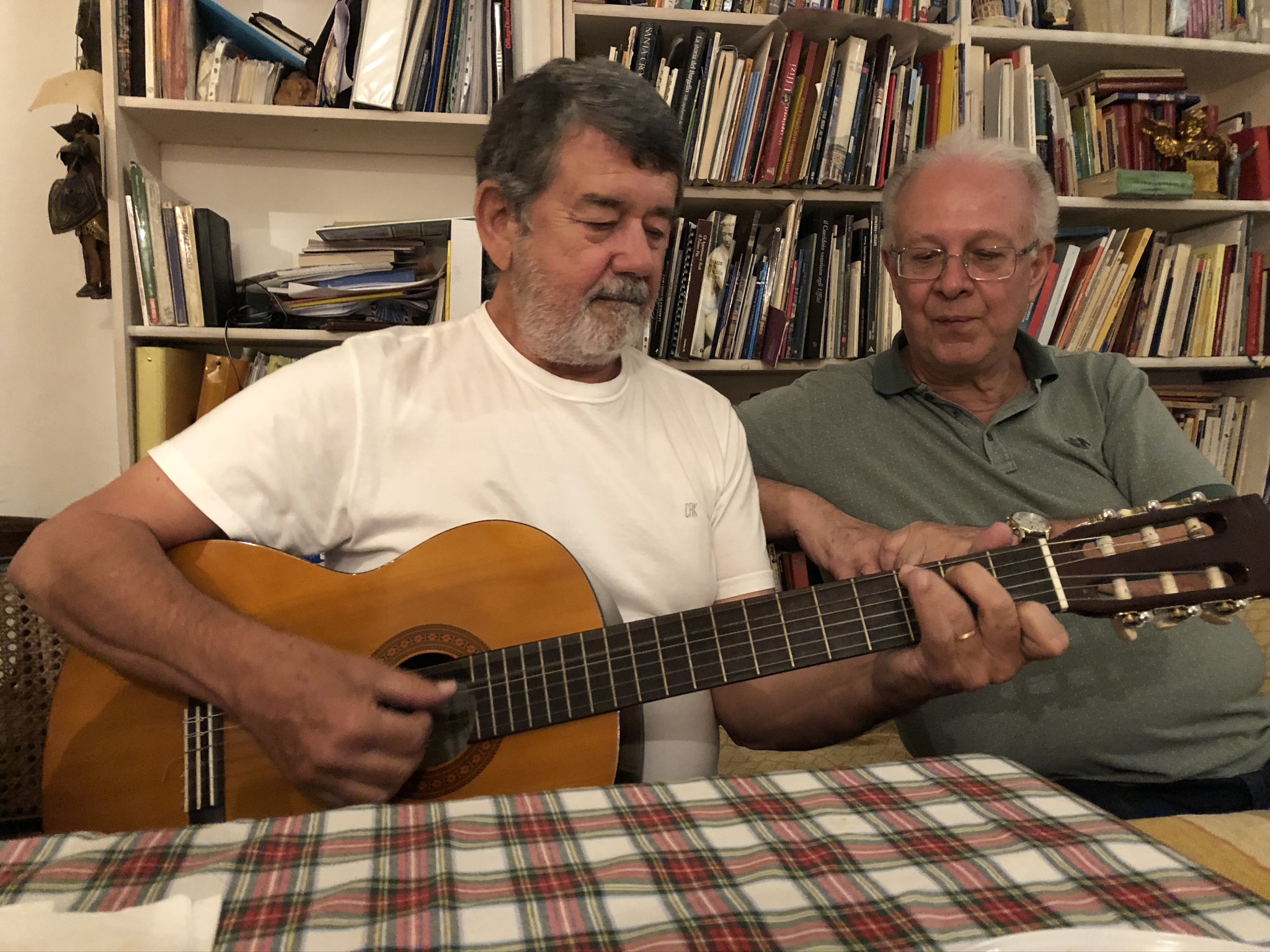 A relaxed guitar evening at home